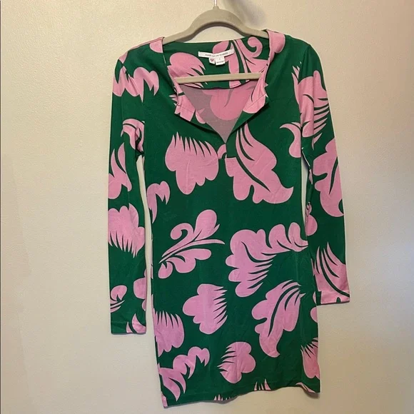 Diane Von Furstenberg Green and Pink Floral Tunic Resortwear Vacation Style - Picture 1 of 3